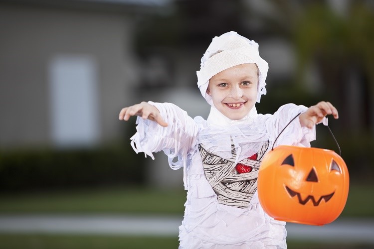 Boy in halloween costume - KidStart Magazine : KidStart Magazine